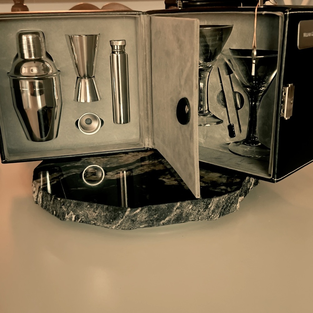 Compact, 14 piece portable cocktail kit.